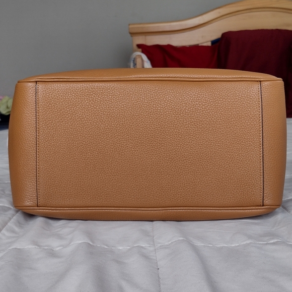 Coach big leather purse in light saddle - Picture 9 of 10